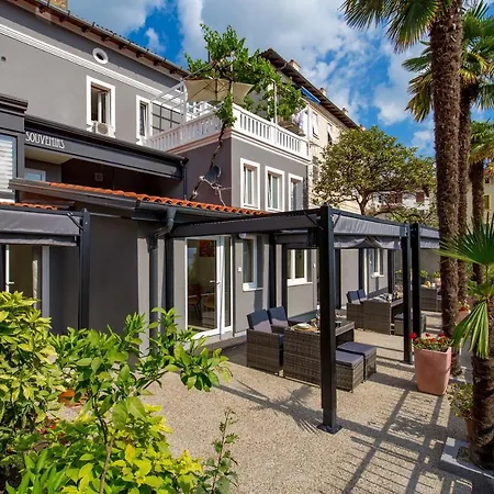 Clara Apartman Lovran