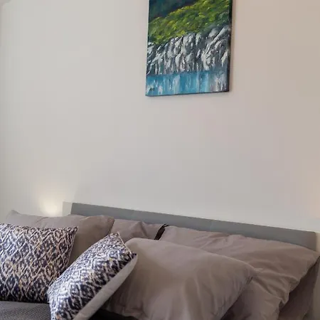 Clara Apartman Lovran
