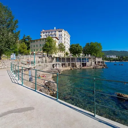 Clara Apartman *